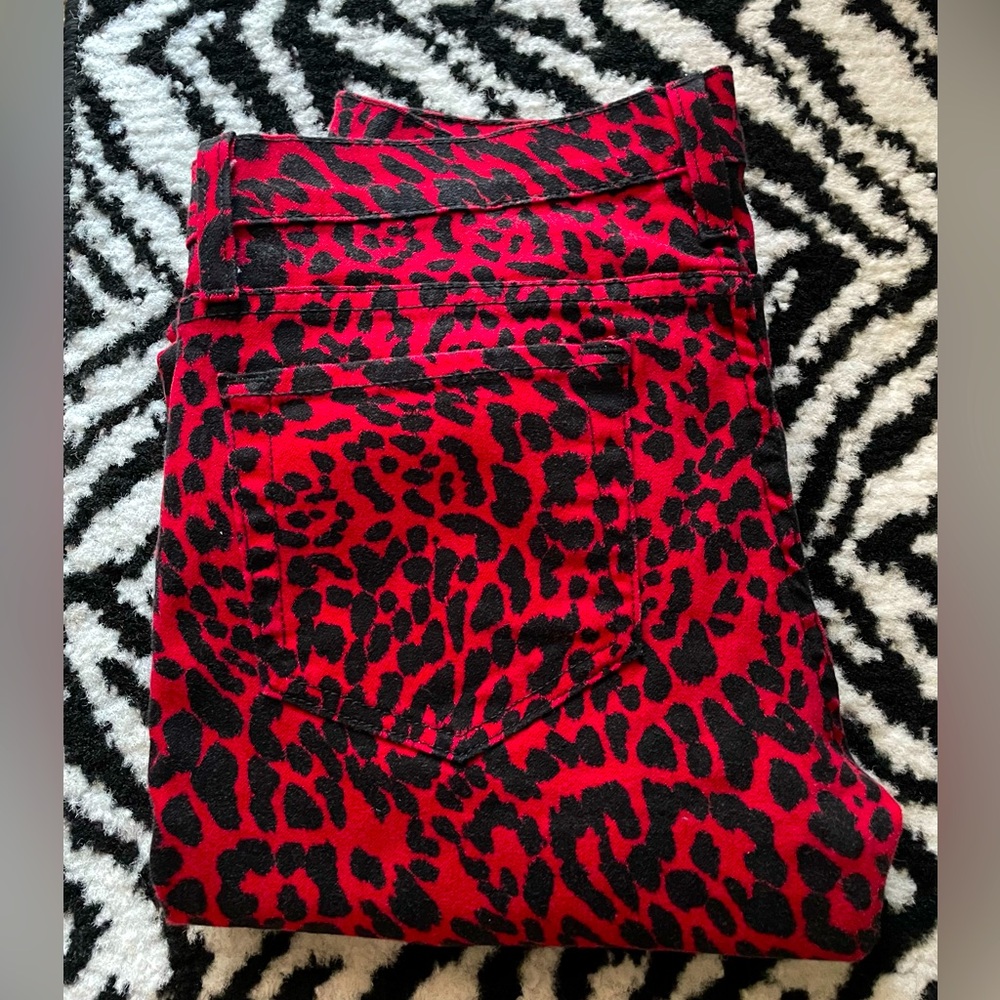 Twelve by Twelve Los Angeles Red Leopard Skinny Jeans. Size 28.